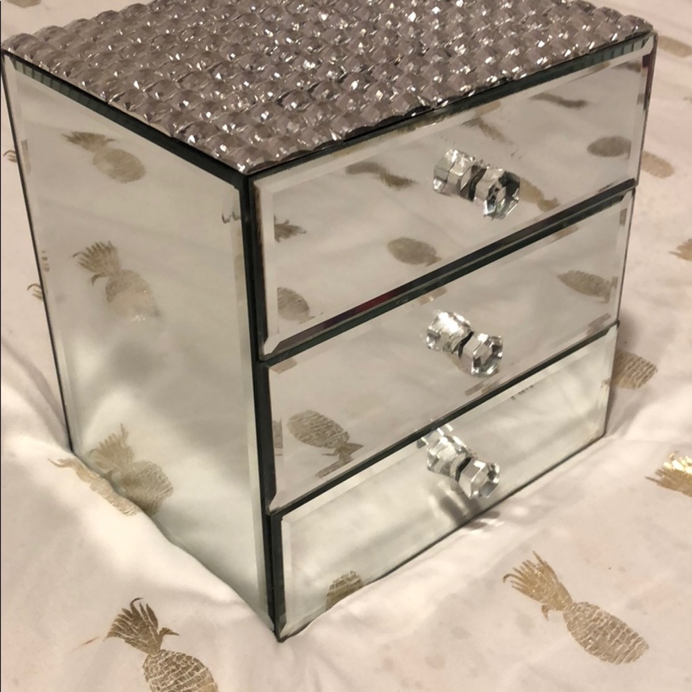 Jewelry box